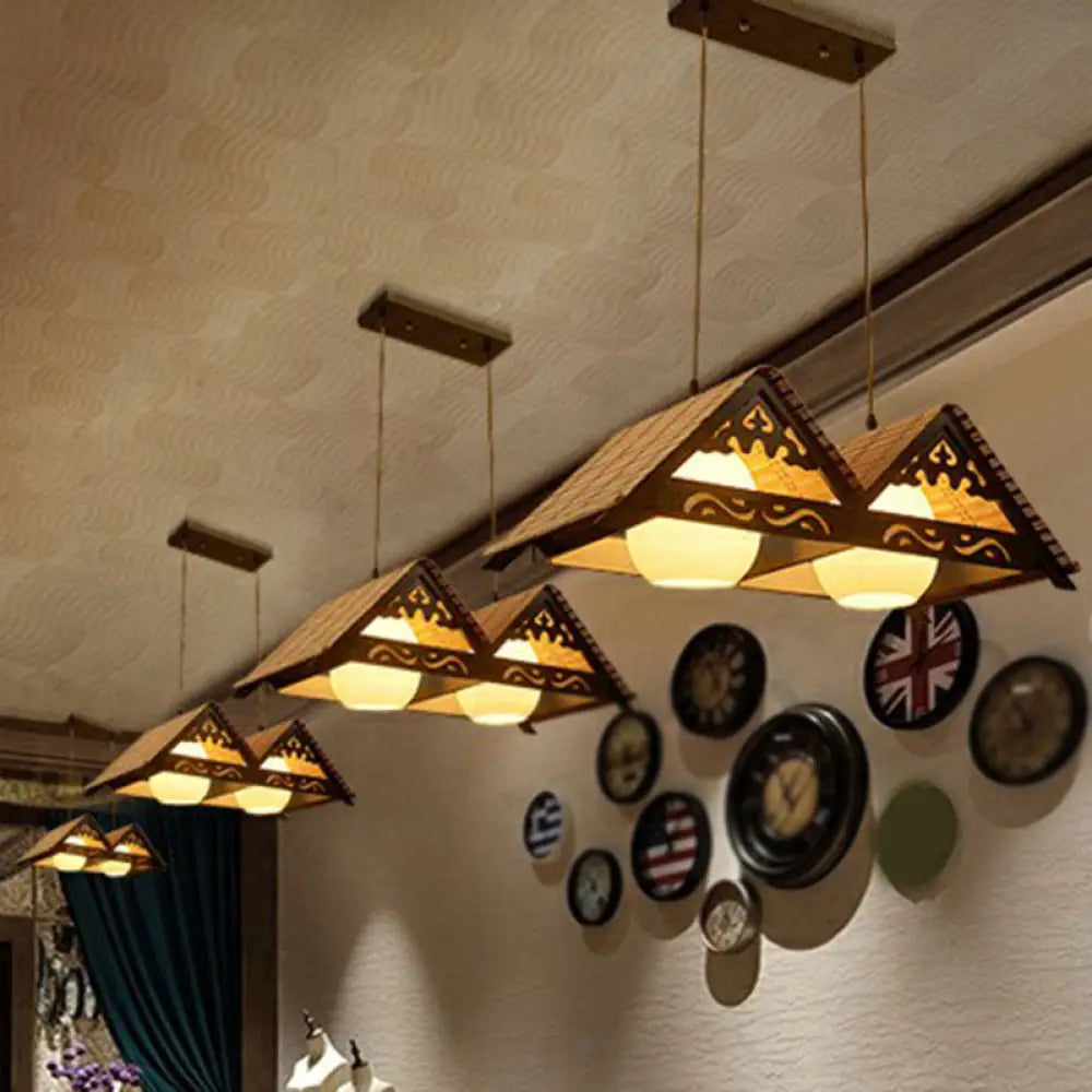 مصباح معلق على شكل جزيرة صينية من الخيزران من DecorBites™ لمطعم على سطح مثلث من الخشب