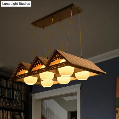 مصباح معلق على شكل جزيرة صينية من الخيزران من DecorBites™ لمطعم على سطح مثلث من الخشب