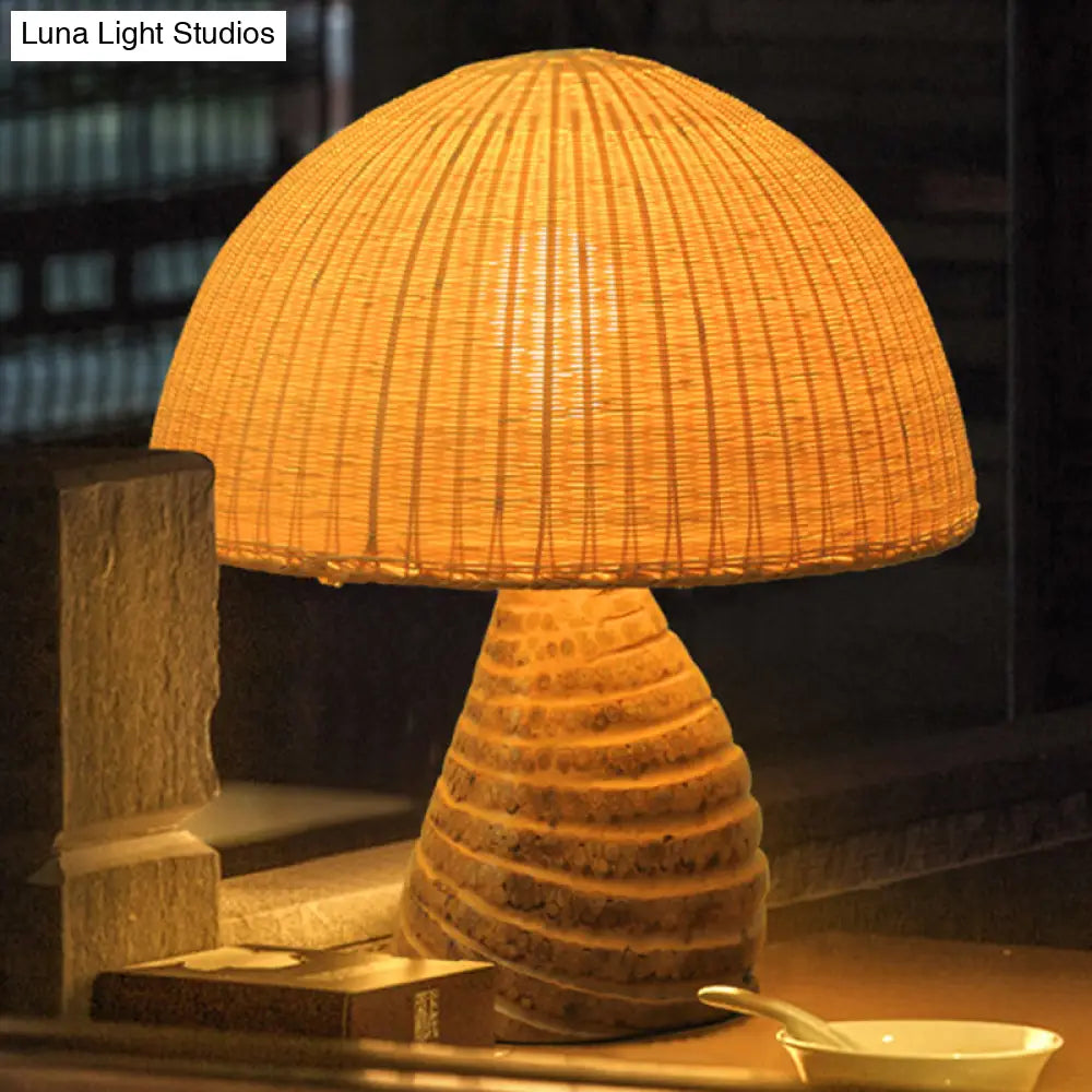 Lámpara de escritorio de bambú - Iluminación de trabajo color beige de estilo asiático con base de madera curvada