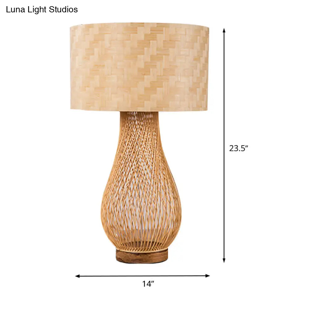 Lámpara de escritorio Bamboo Droplet: Iluminación de trabajo color beige de estilo chino con pantalla cilíndrica de tela