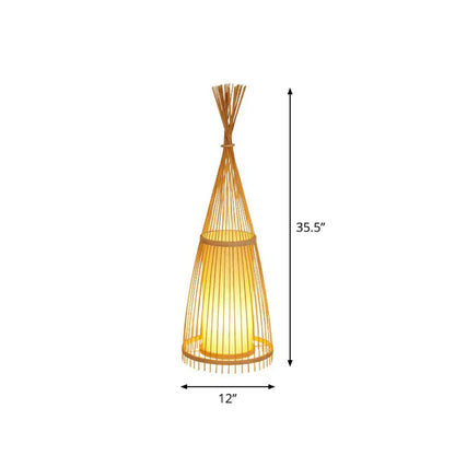 Lámpara de pie de bambú del sudeste asiático con diseño cónico y pantalla cilíndrica