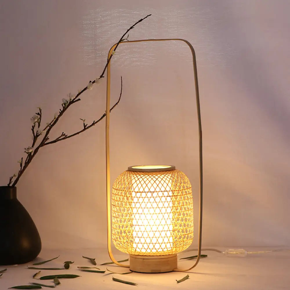 مصباح مكتبي صغير من الخيزران الملتوي يدويًا مع مقبض - بيج