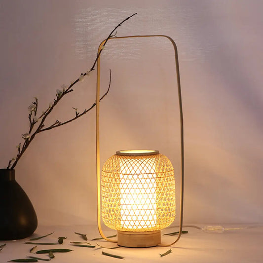 مصباح مكتبي صغير من الخيزران الملتوي يدويًا مع مقبض - بيج