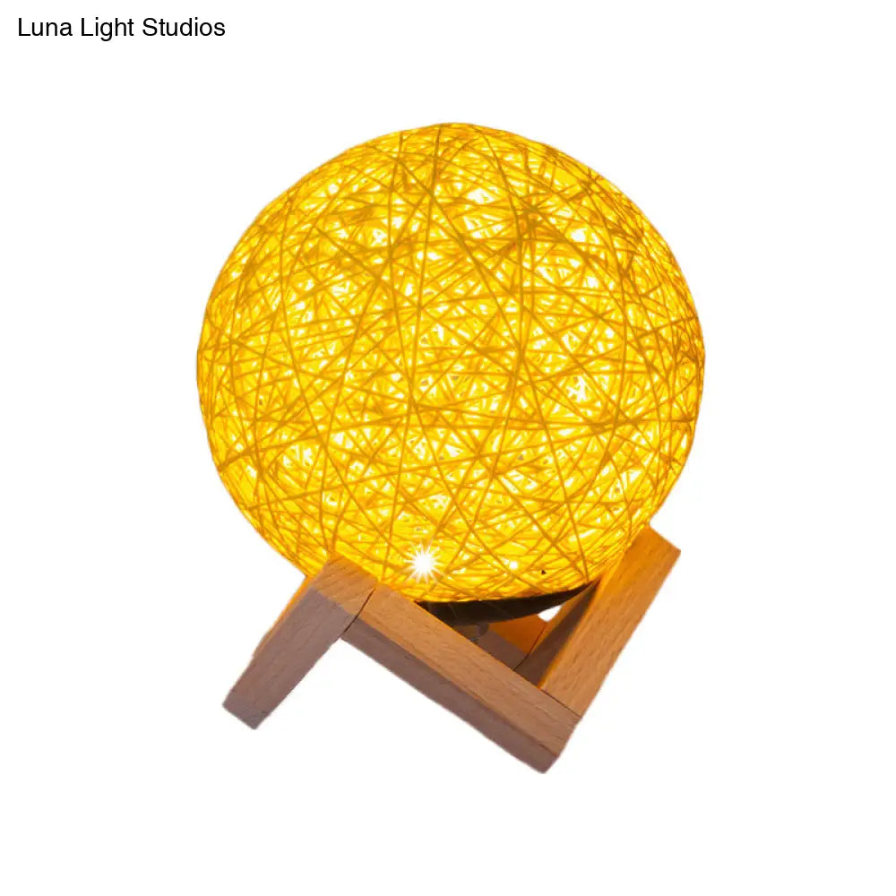 Lámpara de noche de bambú: Lámpara de mesa amarilla contemporánea con base de madera