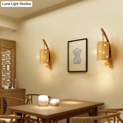 مصباح حائط من الخيزران من DecorBites™: مصباح حائط خشبي على شكل أسطوانة/منزل/إبريق شاي مع ذراع منحني