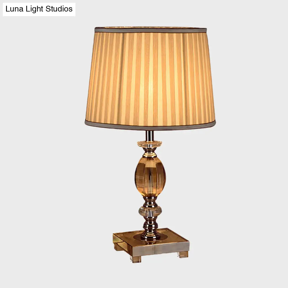 Barbara - Lámpara de mesilla de noche con fuente modernista