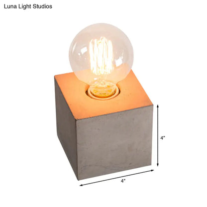 مصباح طاولة بجانب السرير بتصميم عتيق مع قاعدة أسمنتية