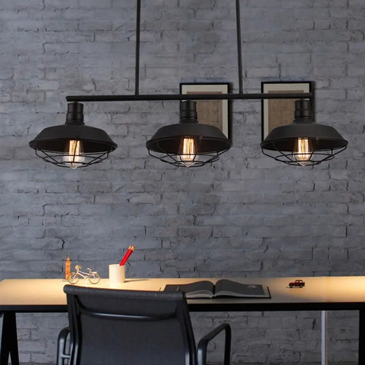 DecorBites™ Barn Shade Metal Cage Island Light: مصباح صناعي معلق بثلاثة رؤوس لغرفة الدراسة باللون الأسود