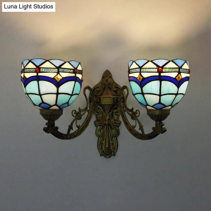 Aplique de pared barroco con brazo tallado: aplique de cristal tintado en azul/beige para biblioteca