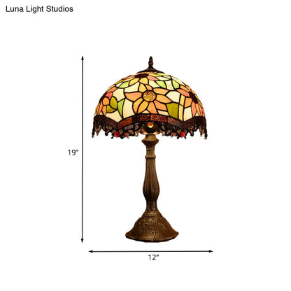 Lámpara de noche barroca de bronce con vidrieras artísticas para dormitorio - Lámpara de noche festoneada de 1 luz con diseño floral