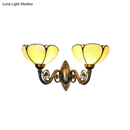 شمعدان جداري برونزي باروكي مع غطاء زجاجي متعرج لإضاءة جانب السرير