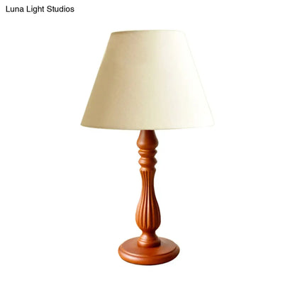 Barrel Desk Lamp with Wood Base - Traditional Fabric, White/Flaxen/Beige Design - 1 Light Reading Light for Bedroom