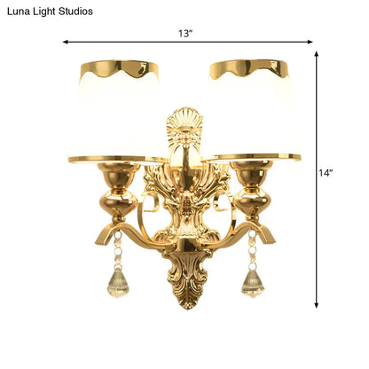 Lámpara de pared DecorBites™ con pantalla cilíndrica de cristal opalino - Lámpara moderna de 2 luces para dormitorio en color dorado