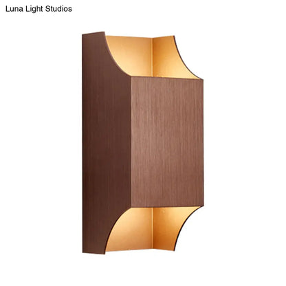 Aplique de pared LED DecorBites™ para dormitorio, con luz ascendente y descendente, 1 luz y pantalla geométrica metálica, en negro, gris y blanco.