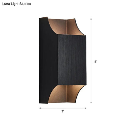 Aplique de pared LED DecorBites™ para dormitorio, con luz ascendente y descendente, 1 luz y pantalla geométrica metálica, en negro, gris y blanco.