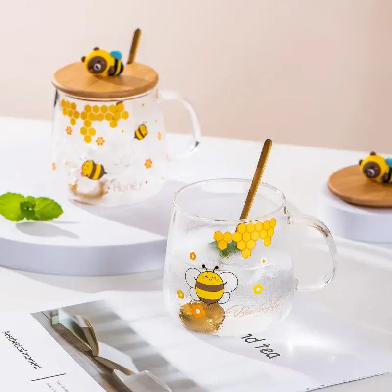 Bee glass spoon milk cups with clear glass, yellow bee decals, bamboo lids, and golden spoons for kitchen coffee use