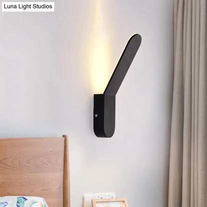 Aplique de pared DecorBites™ Bend - Aplique nórdico de metal blanco y negro para pasillo - Forma ovalada, iluminación LED blanca cálida