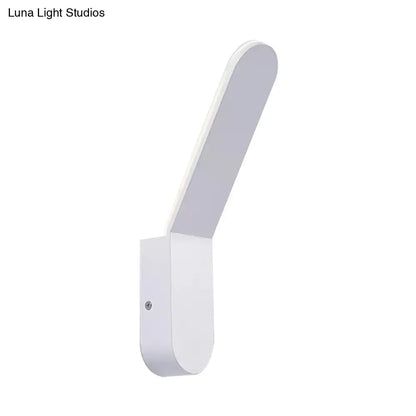 Aplique de pared DecorBites™ Bend - Aplique nórdico de metal blanco y negro para pasillo - Forma ovalada, iluminación LED blanca cálida