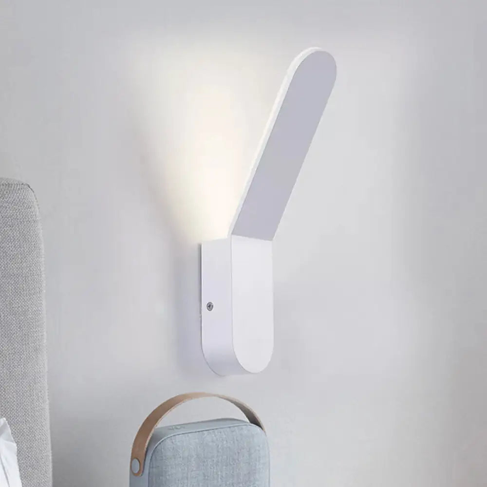 Aplique de pared DecorBites™ Bend - Aplique nórdico de metal blanco y negro para pasillo - Forma ovalada, iluminación LED blanca cálida