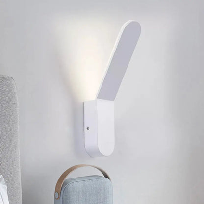 Aplique de pared DecorBites™ Bend - Aplique nórdico de metal blanco y negro para pasillo - Forma ovalada, iluminación LED blanca cálida