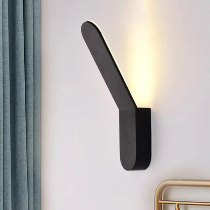 Aplique de pared DecorBites™ Bend - Aplique nórdico de metal blanco y negro para pasillo - Forma ovalada, iluminación LED blanca cálida