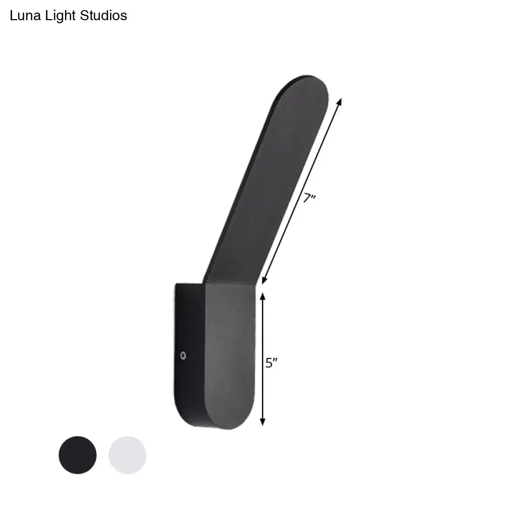 Aplique de pared DecorBites™ Bend - Aplique nórdico de metal blanco y negro para pasillo - Forma ovalada, iluminación LED blanca cálida