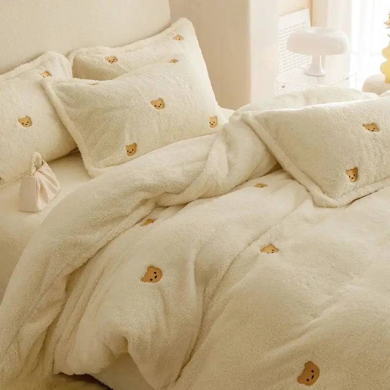 Cream-colored berber fleece star bedding set with plush texture and embroidered golden-brown bear faces by decorbites