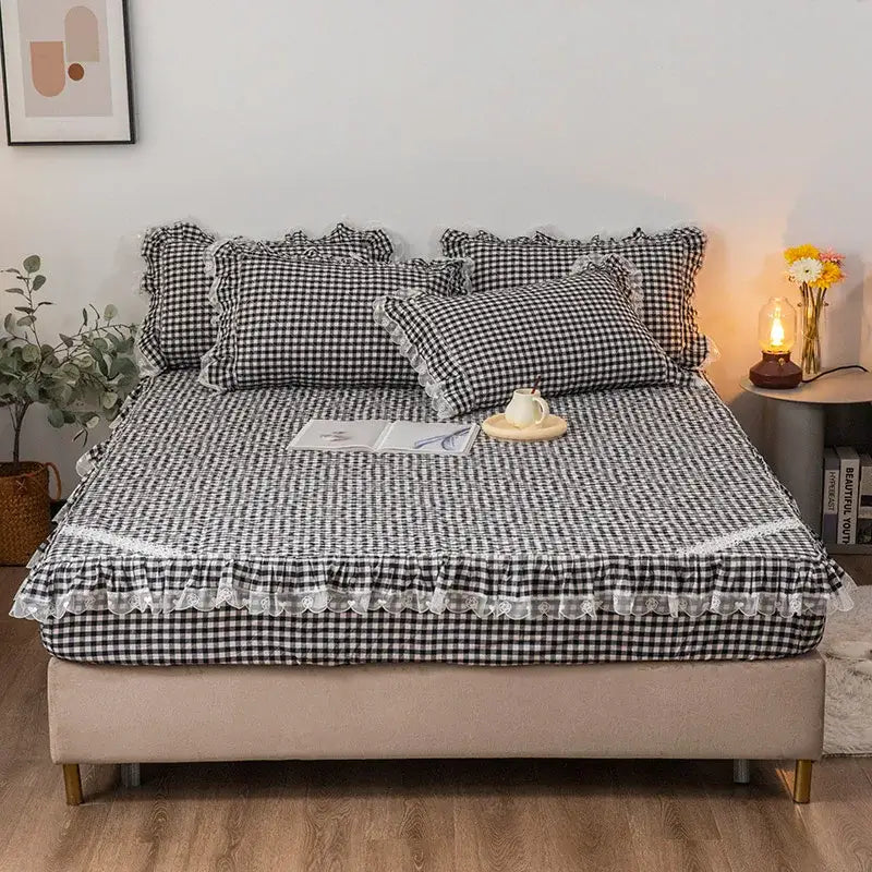 Black and white cotton plaid stripe bedding set with delicate lace trim featuring decorbites cotton plaid design