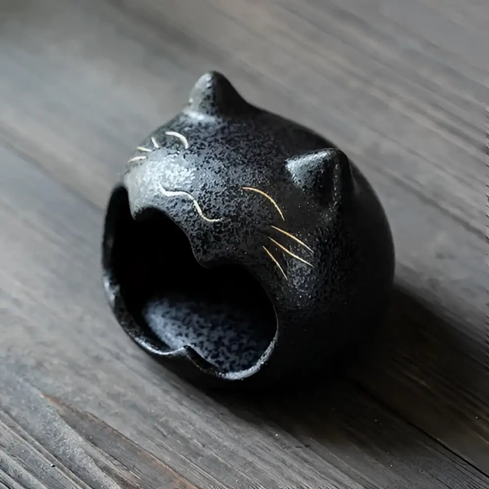 Black cartoon cat ceramic ashtray with gold whiskers glossy finish large capacity decor for living room