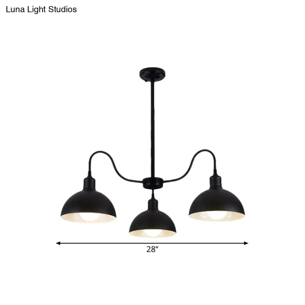 ثريا بثلاثة رؤوس بلمسة نهائية سوداء مع غطاء قبة على الطراز القديم - مثالية لغرفة الطعام