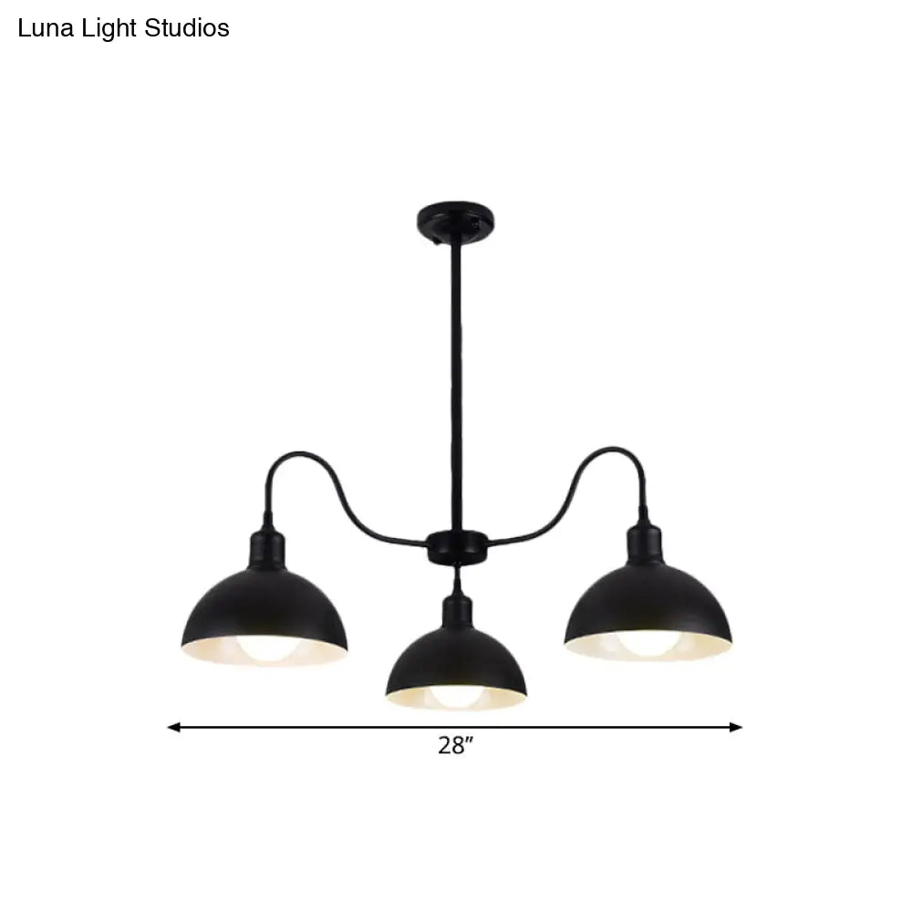 ثريا بثلاثة رؤوس بلمسة نهائية سوداء مع غطاء قبة على الطراز القديم - مثالية لغرفة الطعام