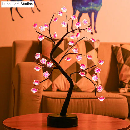 Lámpara de mesa LED negra con diseño floral: Iluminación moderna para mesita de noche o dormitorio