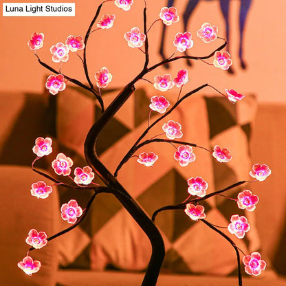 Lámpara de mesa LED negra con diseño floral: Iluminación moderna para mesita de noche o dormitorio