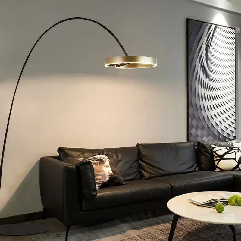 Modern black and gold floor lamp with a curved arm and gouden light fixture from decorbites grote dimbare collection