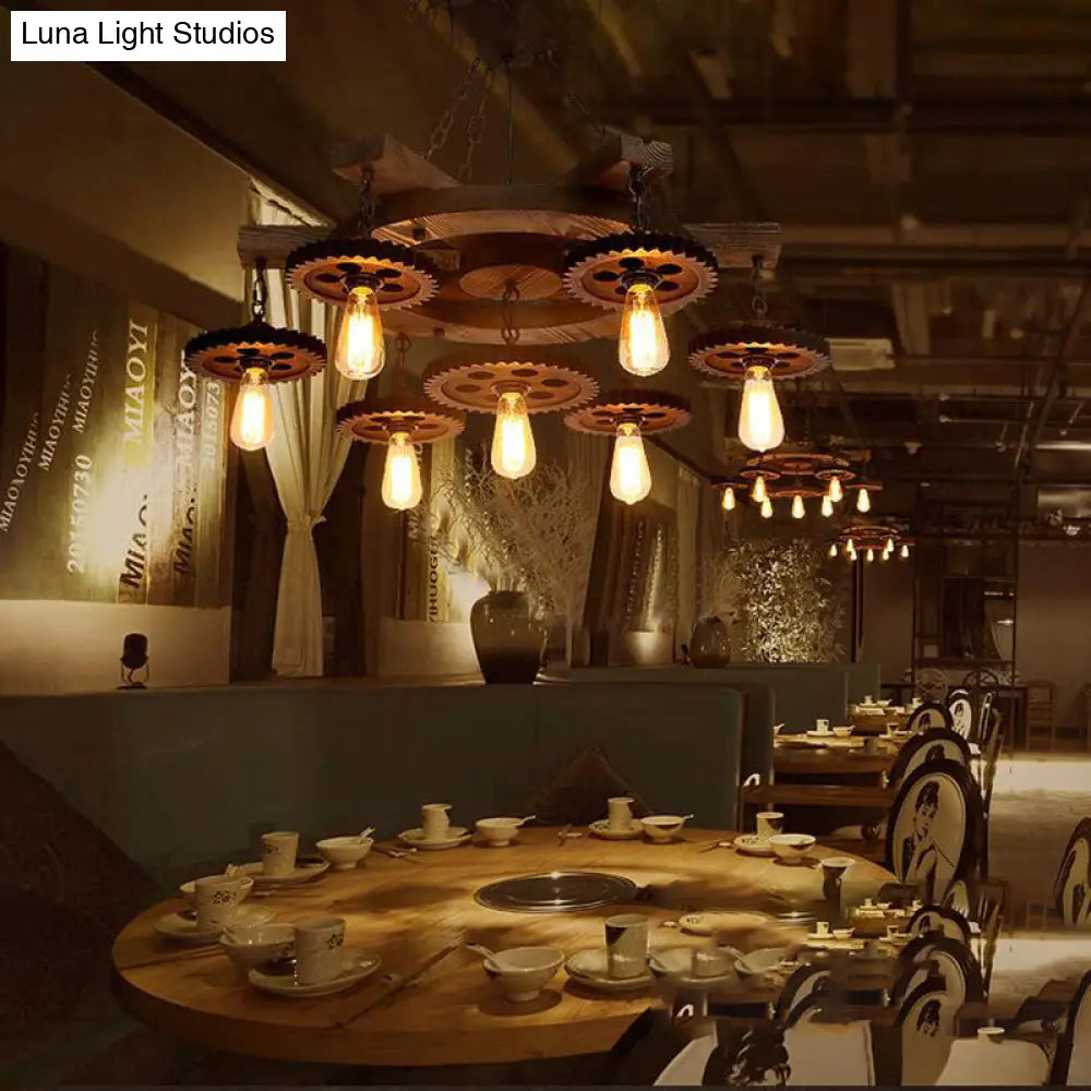 Lámpara de techo industrial negra: Iluminación empotrada de 3/7 luces con engranajes metálicos y estante de madera