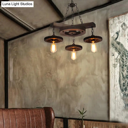 Lámpara de techo industrial negra: Iluminación empotrada de 3/7 luces con engranajes metálicos y estante de madera