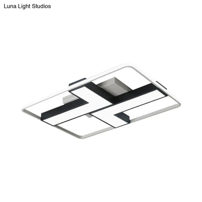 وحدة إضاءة LED سوداء على شكل حرف L من DecorBites™ مثبتة في السقف لغرفة الدراسة، باللون الأبيض الدافئ، بعرض 19 بوصة/24.5 بوصة/31.5 بوصة