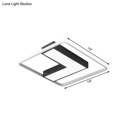 وحدة إضاءة LED سوداء على شكل حرف L من DecorBites™ مثبتة في السقف لغرفة الدراسة، باللون الأبيض الدافئ، بعرض 19 بوصة/24.5 بوصة/31.5 بوصة