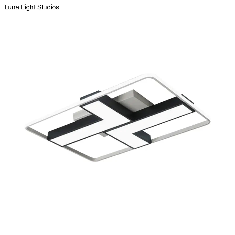 وحدة إضاءة LED سوداء على شكل حرف L من DecorBites™ مثبتة في السقف لغرفة الدراسة، باللون الأبيض الدافئ، بعرض 19 بوصة/24.5 بوصة/31.5 بوصة