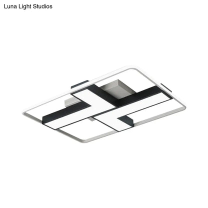 وحدة إضاءة LED سوداء على شكل حرف L من DecorBites™ مثبتة في السقف لغرفة الدراسة، باللون الأبيض الدافئ، بعرض 19 بوصة/24.5 بوصة/31.5 بوصة