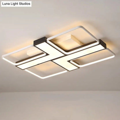 وحدة إضاءة LED سوداء على شكل حرف L من DecorBites™ مثبتة في السقف لغرفة الدراسة، باللون الأبيض الدافئ، بعرض 19 بوصة/24.5 بوصة/31.5 بوصة