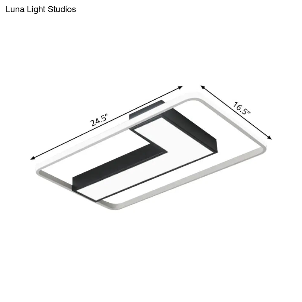 وحدة إضاءة LED سوداء على شكل حرف L من DecorBites™ مثبتة في السقف لغرفة الدراسة، باللون الأبيض الدافئ، بعرض 19 بوصة/24.5 بوصة/31.5 بوصة