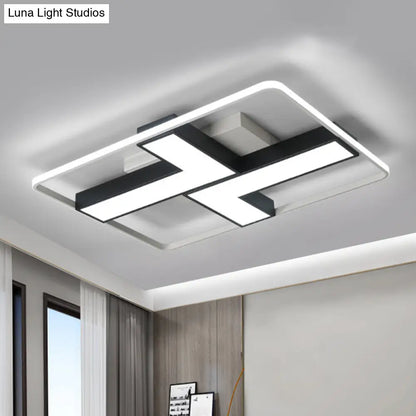 وحدة إضاءة LED سوداء على شكل حرف L من DecorBites™ مثبتة في السقف لغرفة الدراسة، باللون الأبيض الدافئ، بعرض 19 بوصة/24.5 بوصة/31.5 بوصة