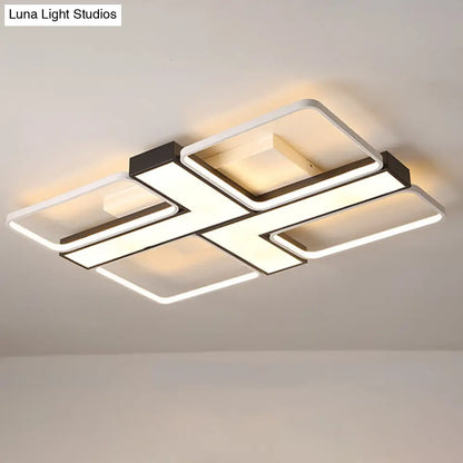 وحدة إضاءة LED سوداء على شكل حرف L من DecorBites™ مثبتة في السقف لغرفة الدراسة، باللون الأبيض الدافئ، بعرض 19 بوصة/24.5 بوصة/31.5 بوصة