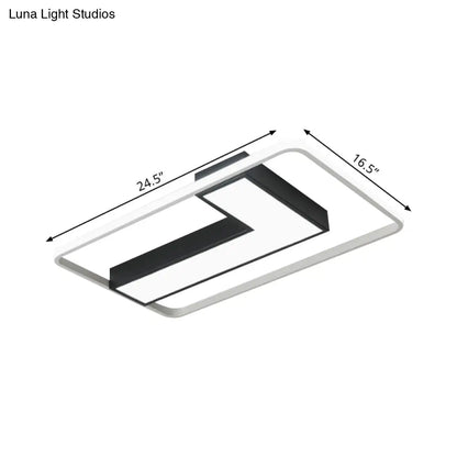 وحدة إضاءة LED سوداء على شكل حرف L من DecorBites™ مثبتة في السقف لغرفة الدراسة، باللون الأبيض الدافئ، بعرض 19 بوصة/24.5 بوصة/31.5 بوصة