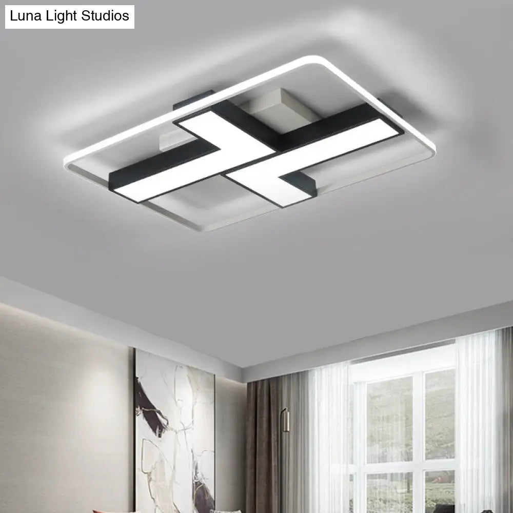 وحدة إضاءة LED سوداء على شكل حرف L من DecorBites™ مثبتة في السقف لغرفة الدراسة، باللون الأبيض الدافئ، بعرض 19 بوصة/24.5 بوصة/31.5 بوصة