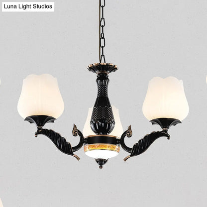 ثريا ديكوربايتس™ المعدنية السوداء مع ظلال زجاجية بيضاء مزخرفة بالزهور - 4/6/7 رؤوس، معلقة سبوتنيك