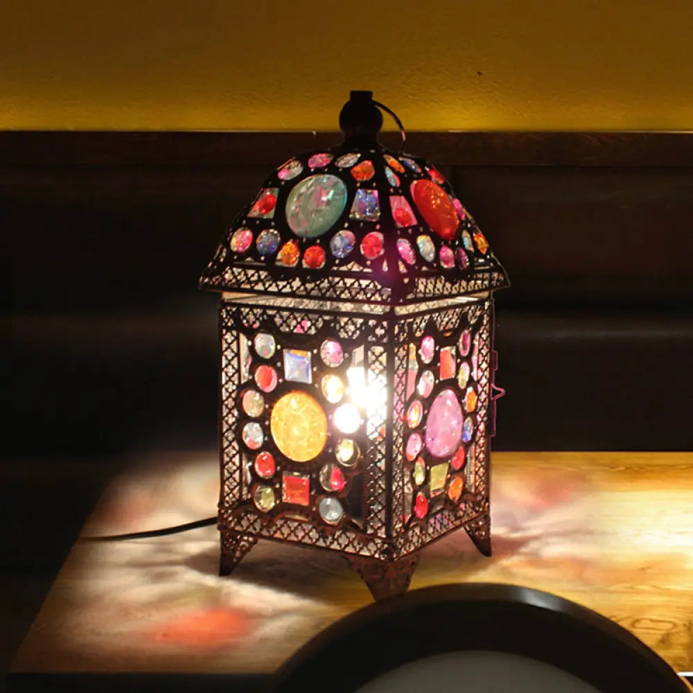 Lámpara de mesilla de noche tipo farol de metal negro para un ambiente acogedor en la sala de estar