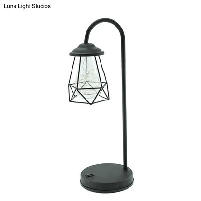 Lámpara de mesa LED de cuello de cisne de metal negro con jaula de alambre de estilo retro
