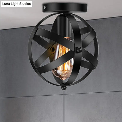 Lámpara de techo semiempotrada DecorBites™ de metal negro con bombilla individual y globo de sujeción industrial